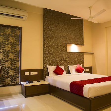 Hotel Sri Sakthi Tiruppur Exteriör bild