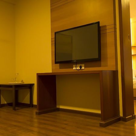 Hotel Sri Sakthi Tiruppur Exteriör bild