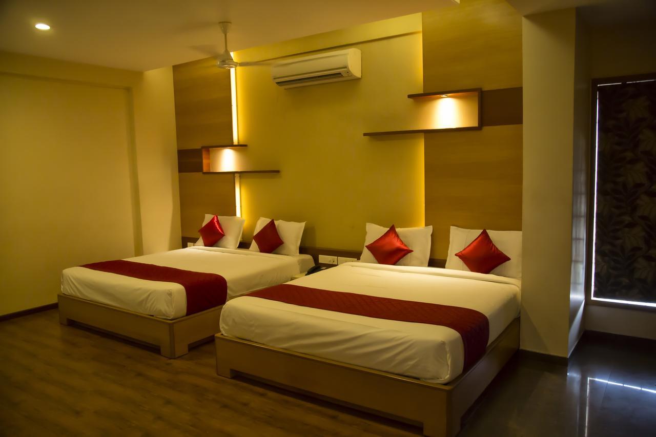 Hotel Sri Sakthi Tiruppur Exteriör bild